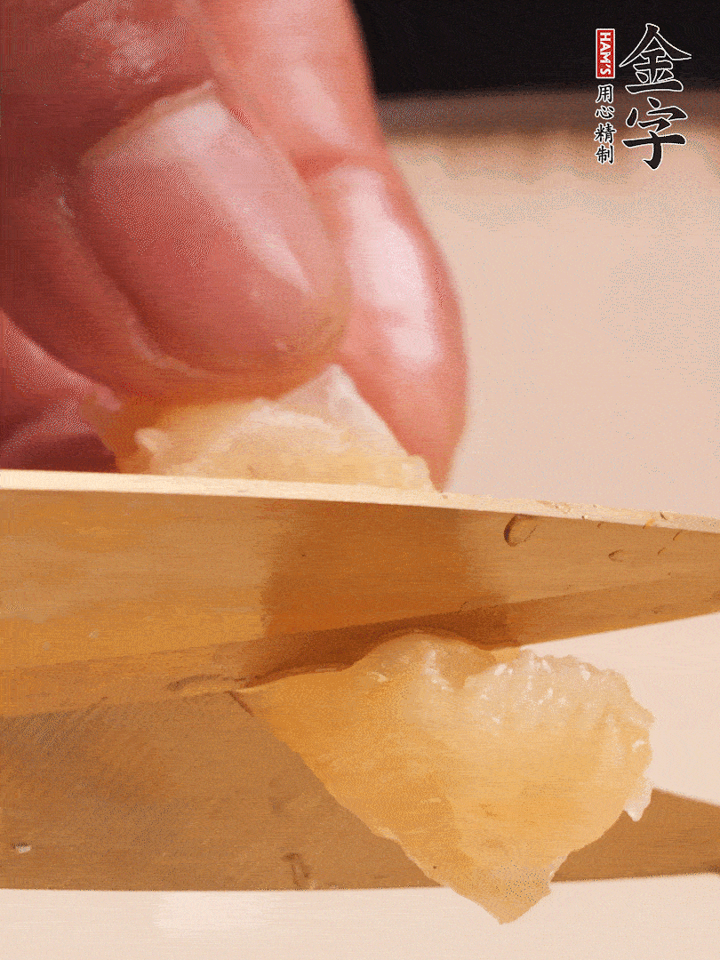 取出放入清水中，清洗表面，再剪成小段